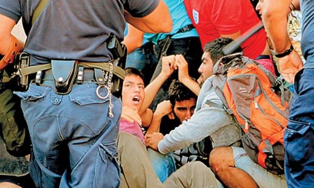 Ήρθαν για να μείνουν με τις ευλογίες της κυβέρνησης.. Δίνουν έναν χρόνο άσυλο για όλους τους μετανάστες Ήρθαν για να μείνουν με τις ευλογίες της κυβέρνησης.. Δίνουν έναν χρόνο άσυλο για όλους τους μετανάστες