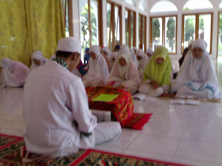 KEGIATAN MENGAJI SANTRI BADI'AH DAN MTS KELAS SATU