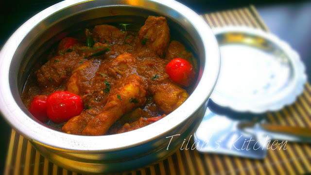 One of the many varieties of chicken curry with a marvelous taste!