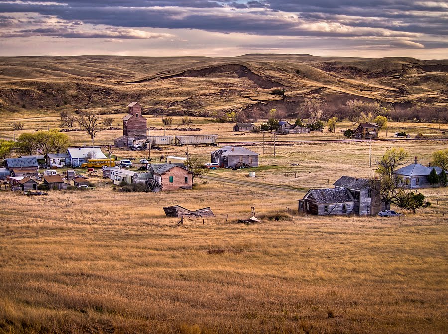 Dakotagraph Owanka, an easytofind ghost town