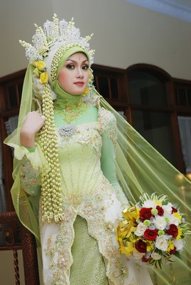 Labels: baju batik pengantin , baju pengantin