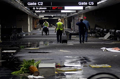[Internacional] Fotos do Aeroporto de Saint Louis após tornado nos EUA  Aerop+St+Louis_Tornado_22abr2011+%252813%2529