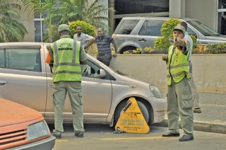 Bloqueio de viaturas viola o Código da Estrada 