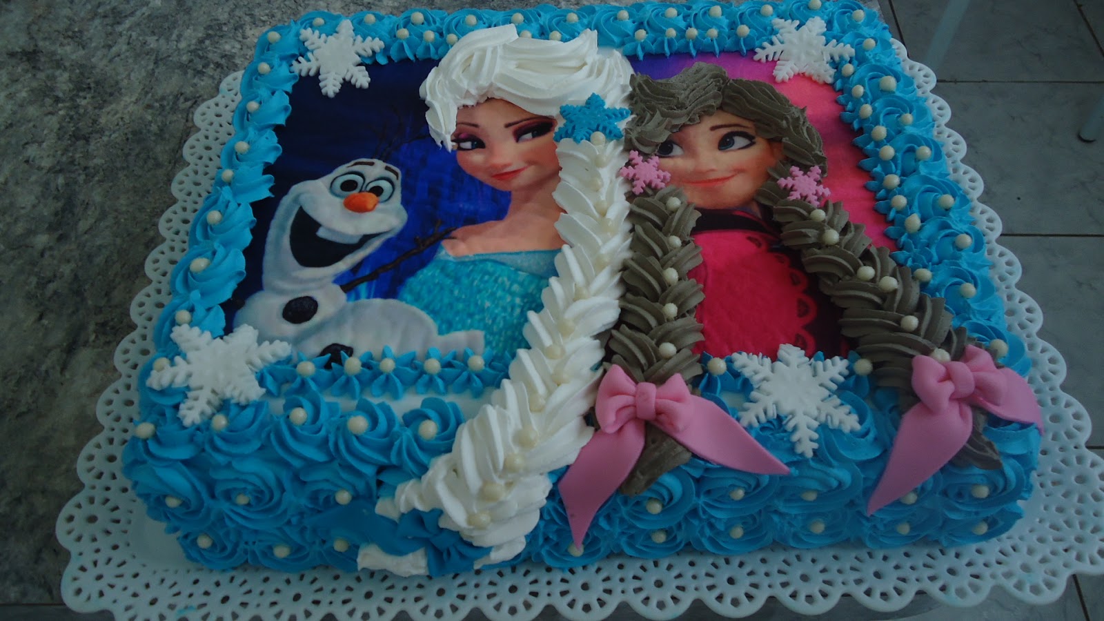 Marinês Tortas e Bolos Decorados com pasta americana ou chantilly, para