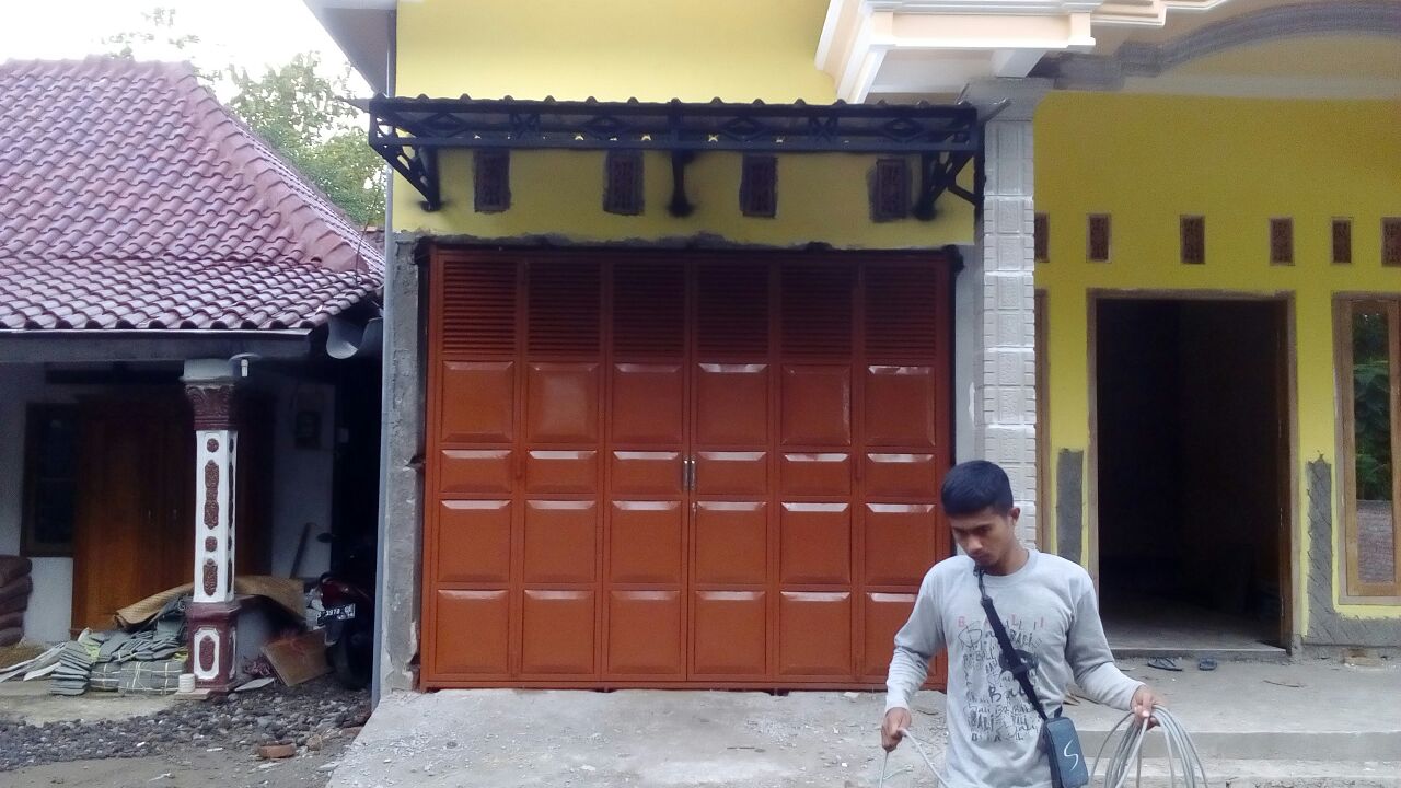 pintu garasi