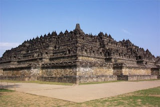 Candi Borobudur Dan Piramida Di Bangun Oleh Alien ? 
