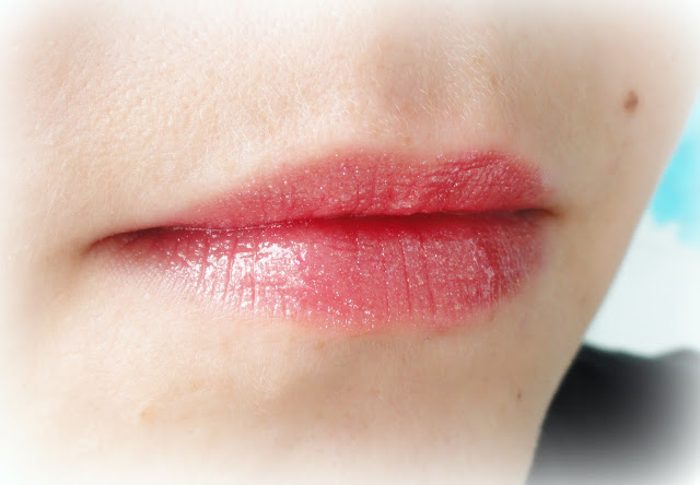 NYX Round Lip Gloss in Soap Opera Queen