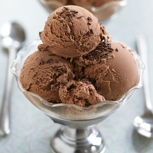 helado-de-chocolate.jpg <img src="helado-de-chocolate.jpg" alt="un helado de chocolate ameno al paladar contiene un 60% de cacao amargo, mezclado con leche descremada y stevia como endulzante">