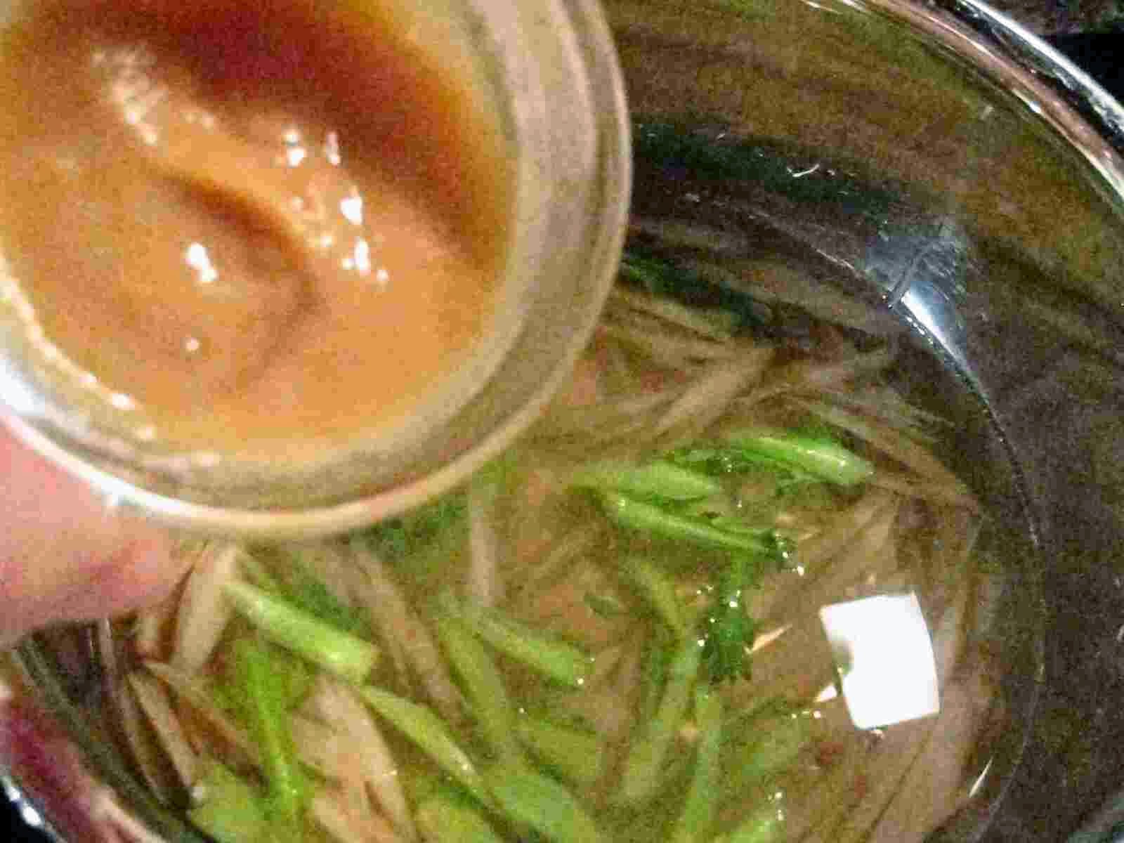 Recipes for Tom Gobo to shungiku no misoshiru / miso soup with burdock