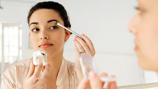 6 Tips Wanita Memilih Kosmetik yang Baik