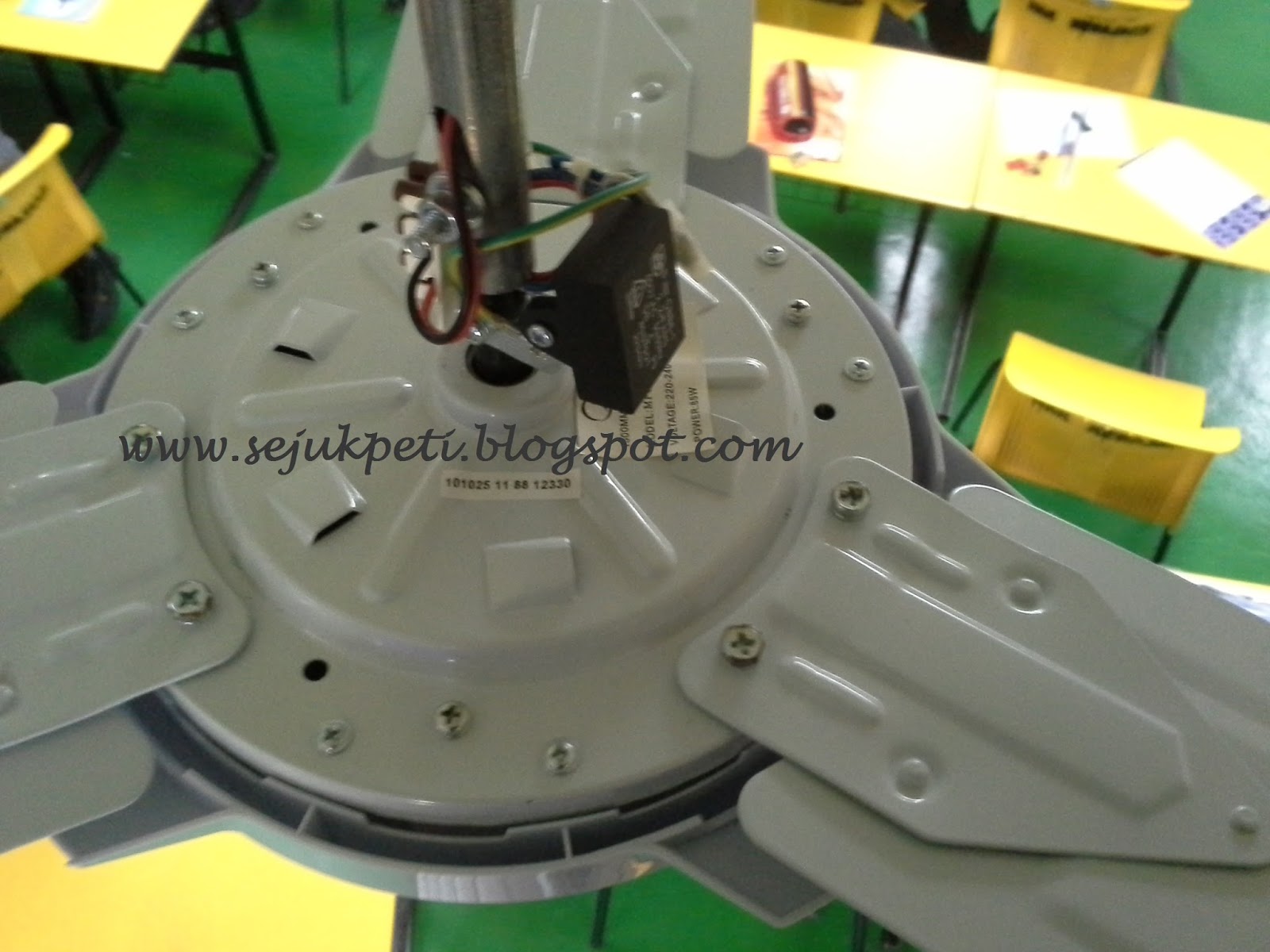 Sejuk, Segar & Nyaman... Membaiki kipas rumah yang perlahan pusingannya.