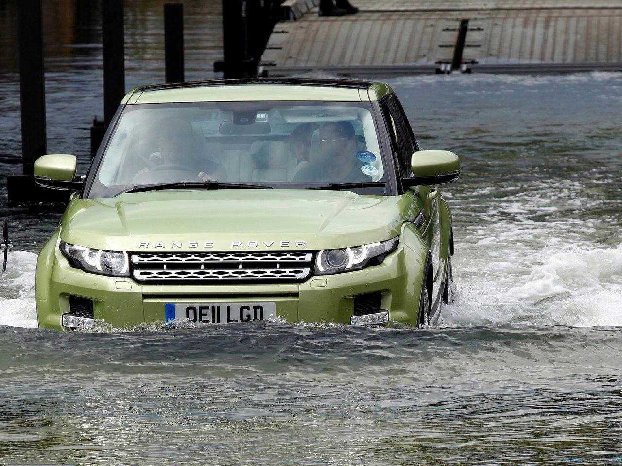 http://4.bp.blogspot.com/-ofEx2ZbHoP8/Tt3s_N6f89I/AAAAAAAAFBg/ybXjNdVqS_8/s1600/Range_Rover_Evoque_offraod_wallpaper_04.jpg