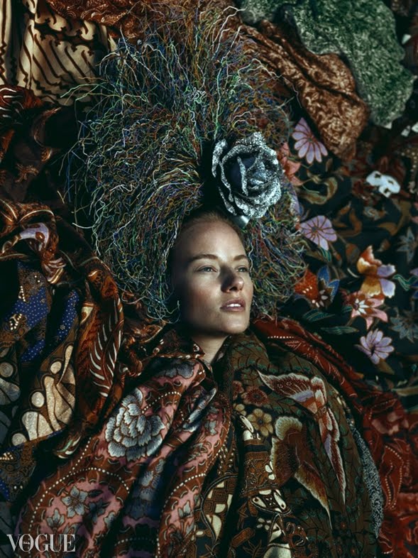 The journey to Batik / De reis naar Batik Strike a pose