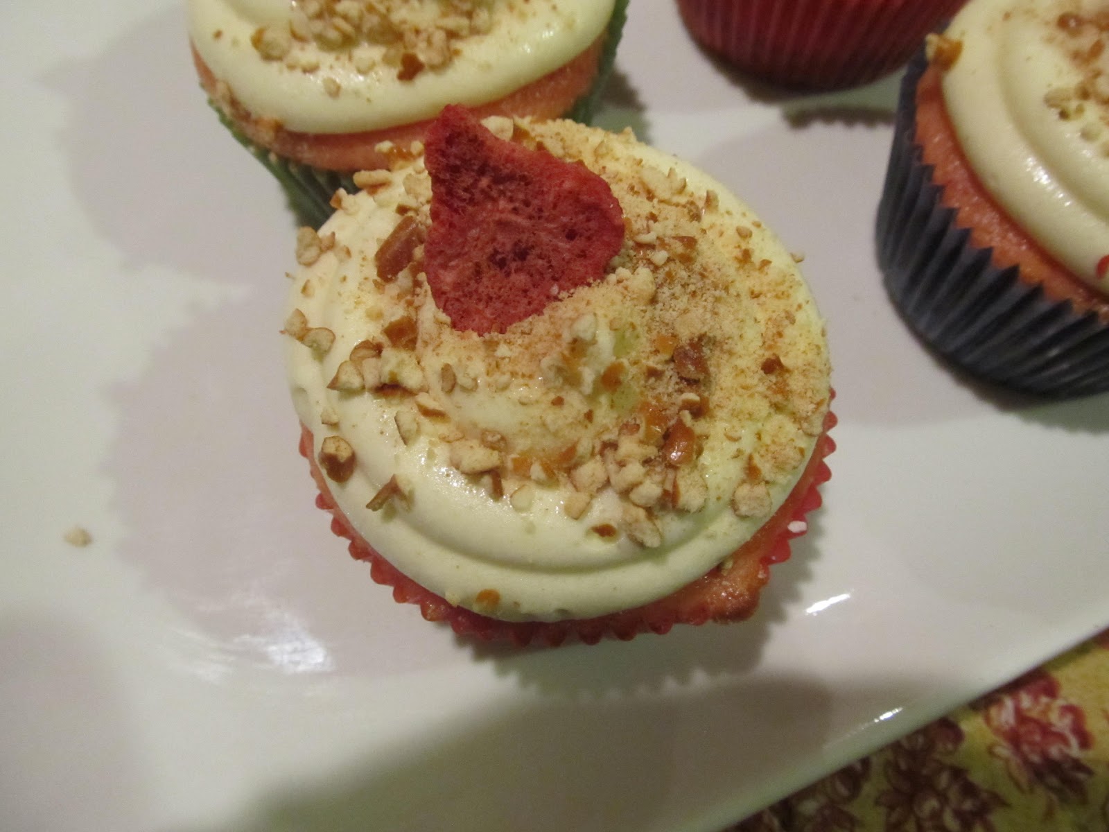 Berlea's Mind Week 22 Strawberry Pretzel Cupcakes