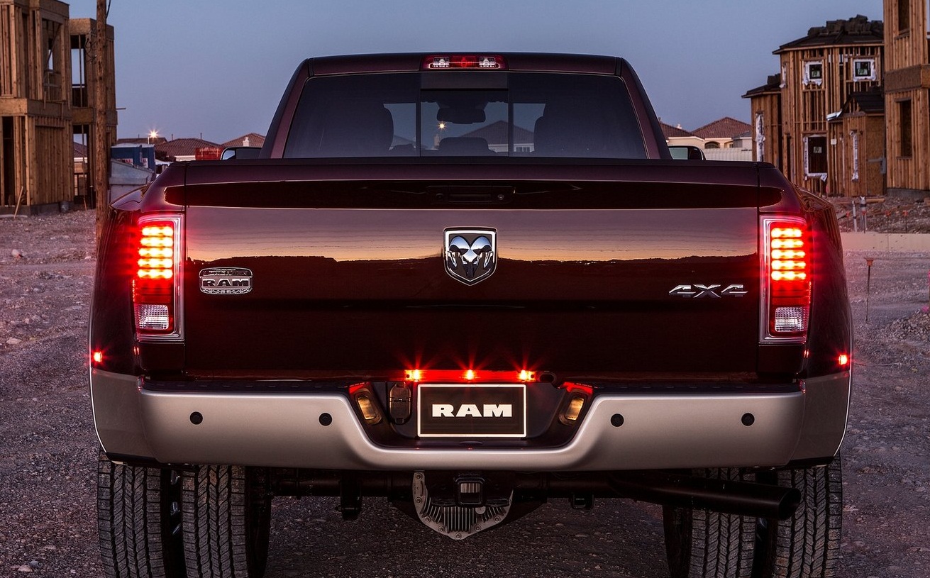 http://4.bp.blogspot.com/-ogUE15U3Gtc/UGi-FZrkynI/AAAAAAAABH4/ITMfVe51zJQ/s1600/2013_Dodge-Ram_Heavy_Duty_wallpaper_fixcars3.jpg