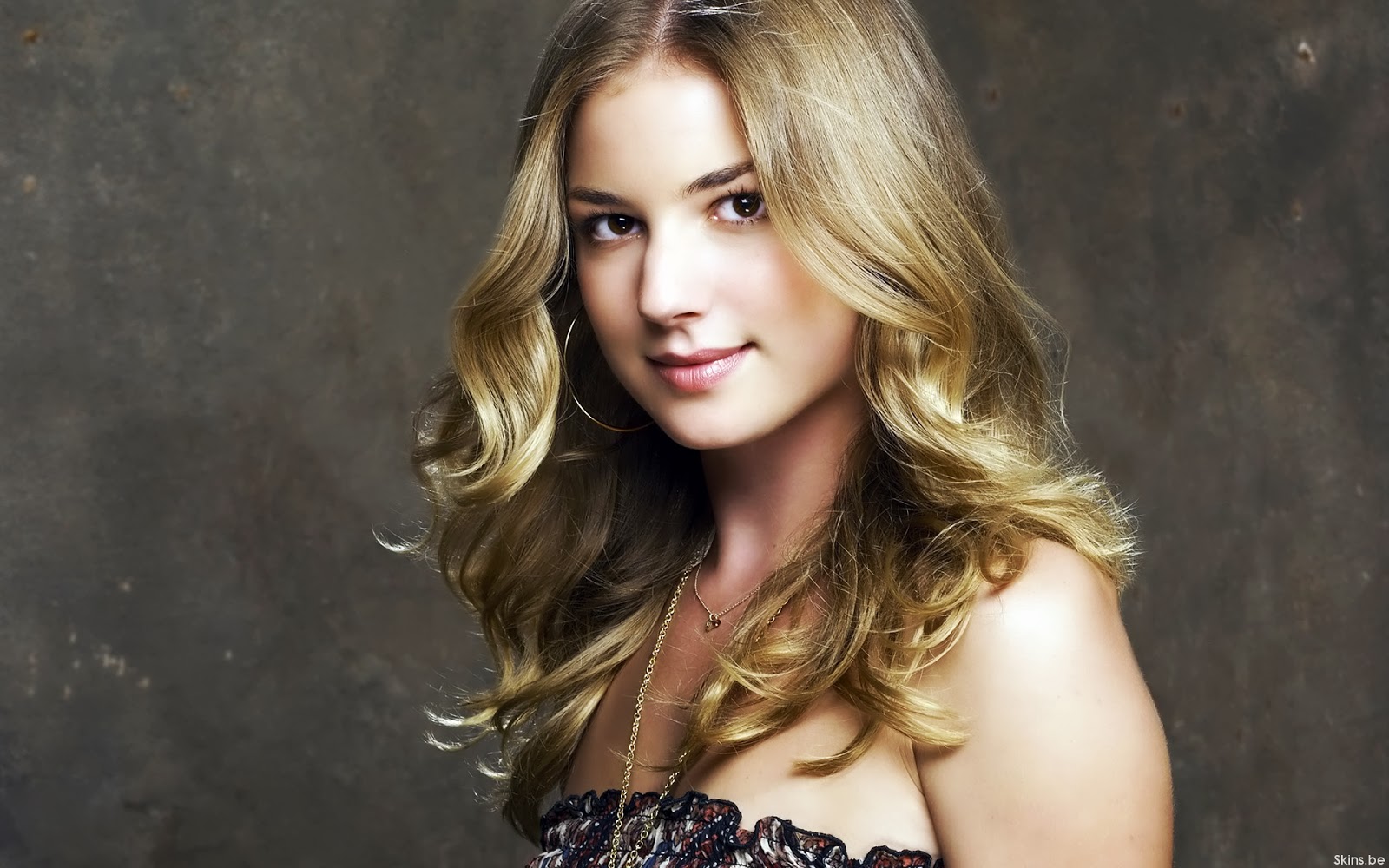emily vancamp - Celeb Images 5