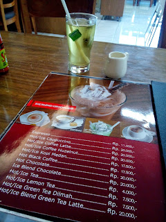 bernardi_burger_factory_shop_review_love_likes_valentine_valentines_inijie_follow_follower_instagram_blogger_food_foodies_foodie_girl_selfie_selca_post_entri_ham_burger_patty_spongebob_journey_holiday_vacancy_chippeido_chintya_marcheline_leonardo_menu_harga_food_photography_picture