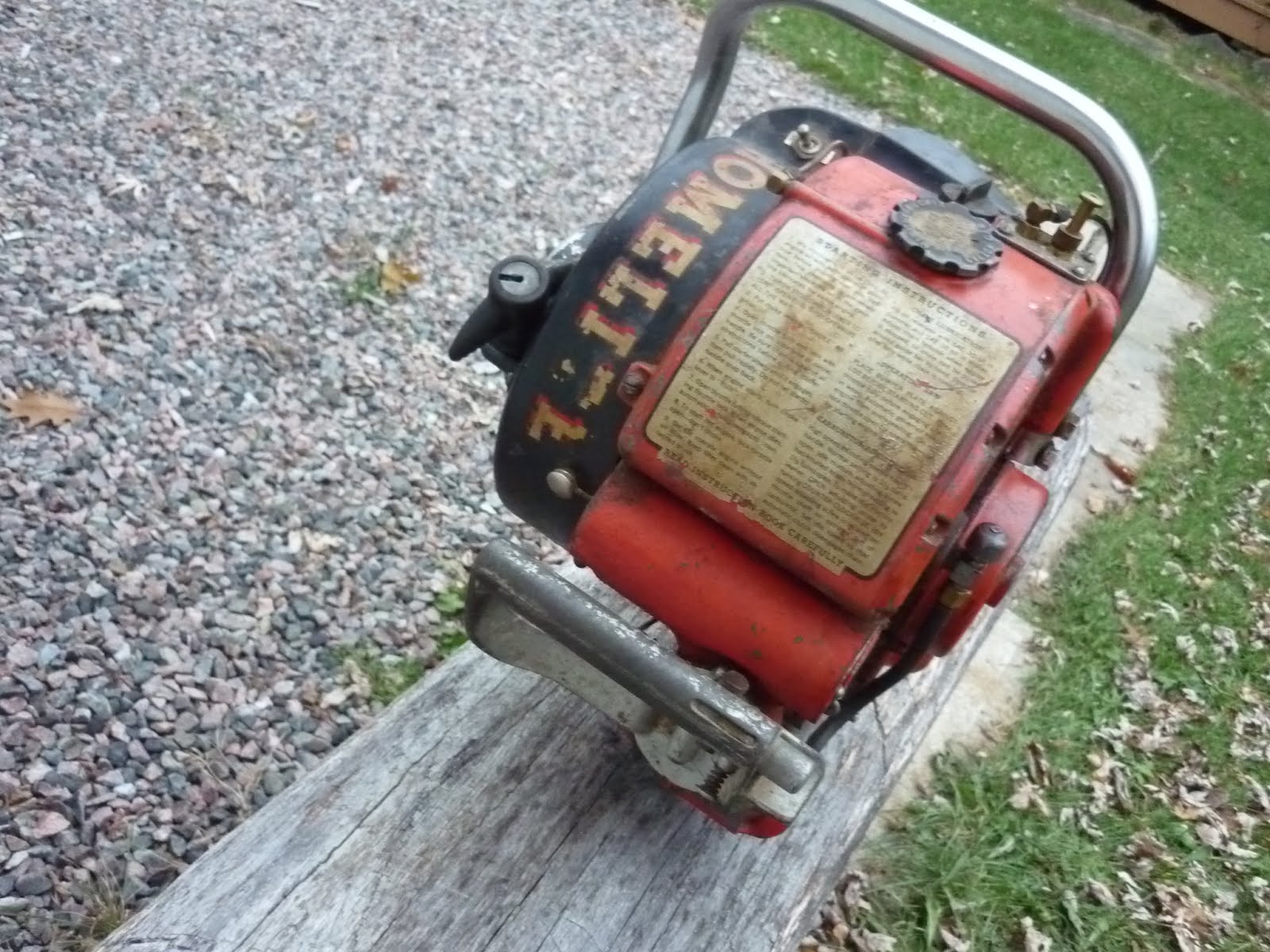 VINTAGE CHAINSAW COLLECTION: HOMELITE 26LCS.