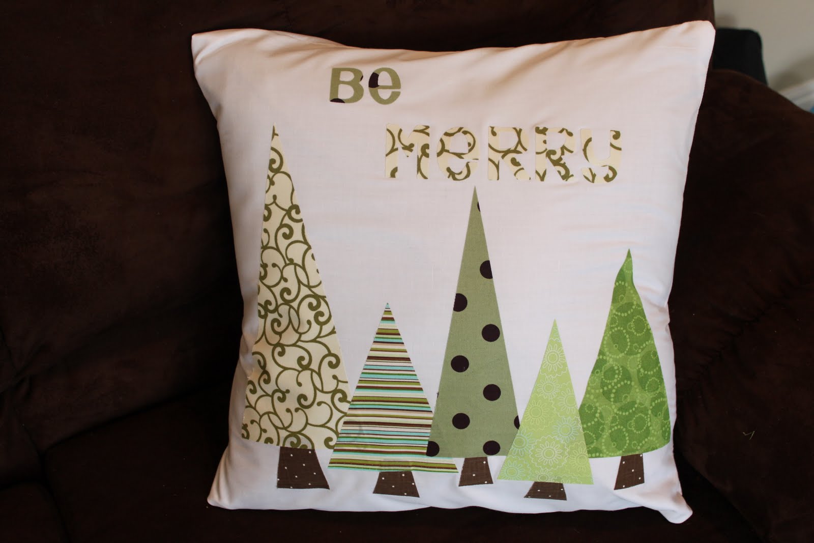 Silhouette CAMEO 101 fabric interfacing Christmas Tree Pillow