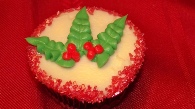 My Cake by Tori: Red velvet cupcakes with Christmas ...