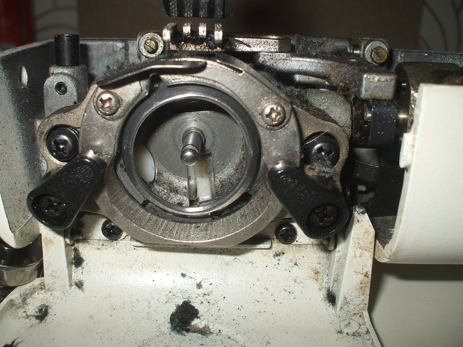 Absolute Sewing Machine Information Pfaff 213 service an repair tips