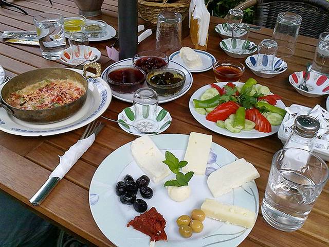 شاهد بالصور: ماذا تفطر الشعوب صباحا ؟  50+Turkish+breakfast