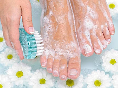 Cara Mudah dan Efektif Mengobati Kaki Pecah-Pecah Cara Mudah dan Efektif Mengobati Kaki Pecah-Pecah