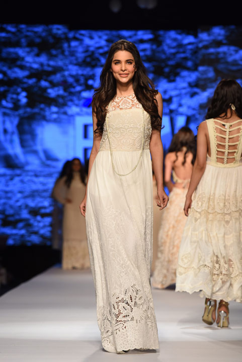 TFPW15, Fashion week Pakistan 2015, SS15, spring summer 15, Trend, Fnkasia, Freedom collection, Macrame, Crochet, White Bohemian dresses, White Lace dresses, Fashion, Pakistan Fashion, Fashion Blog, red alice rao, redalicerao