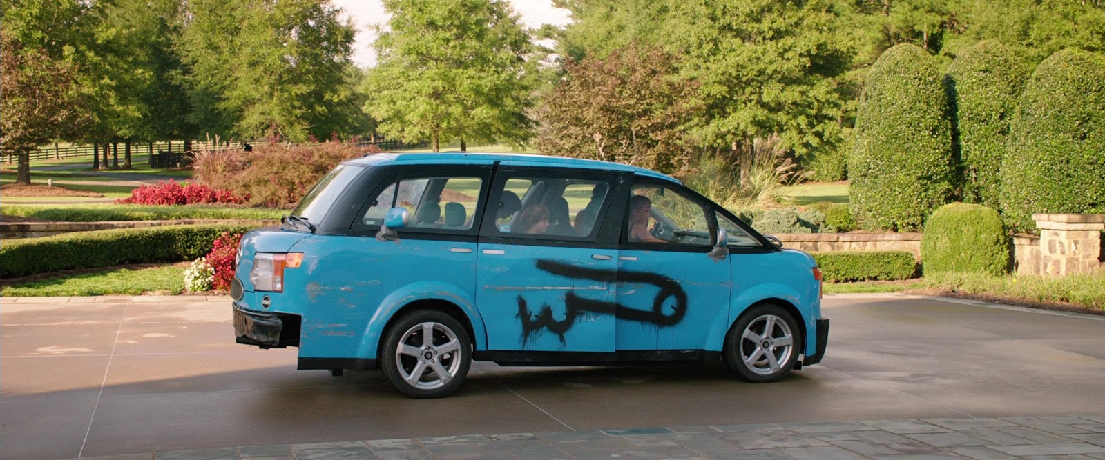 Забавное винтажное порно на голубом автомобиле-пикапе.