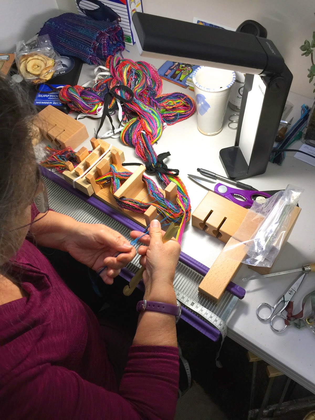 CENTERING WITH FIBER Saori 4 harness loom Threading away from the loom