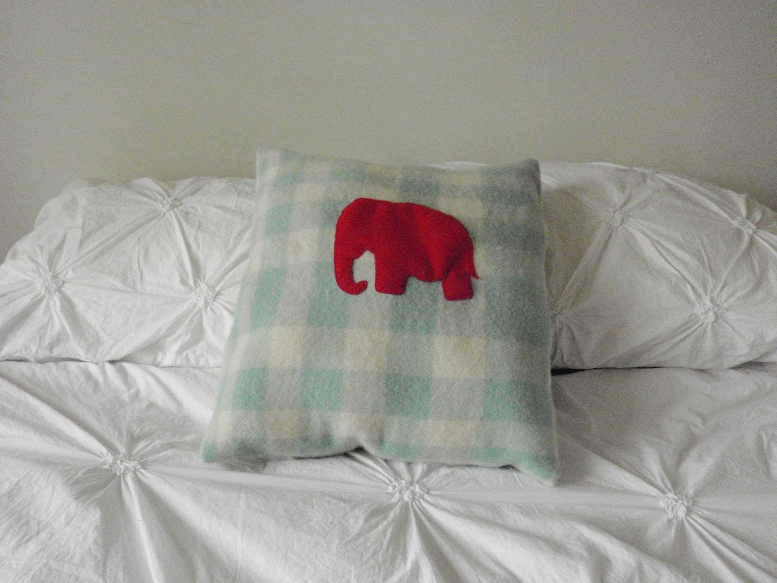 sewlogic DIY upcycle wool blanket cushion