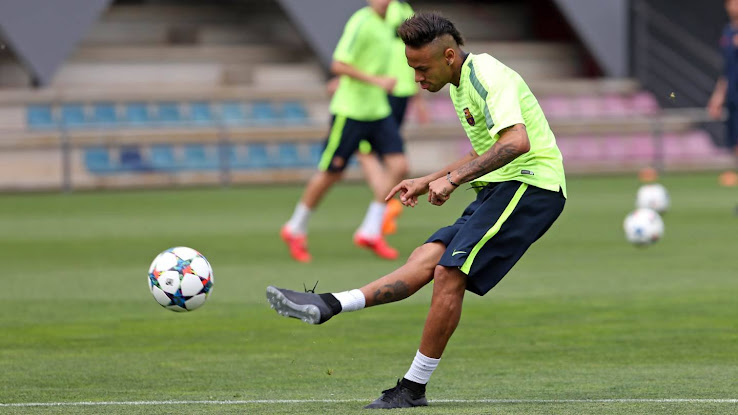 Neymar Receives Custom Nike Hypervenom 2 Boots With Low Dynamic Fit Collar - Footy Headlines