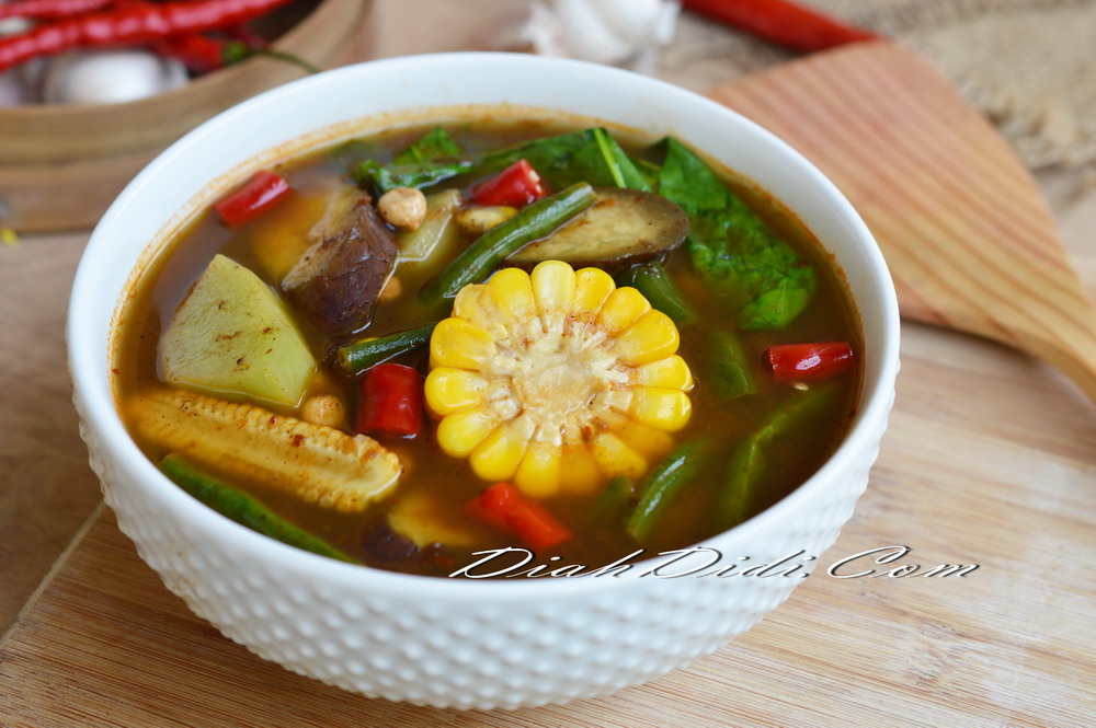 Diah Didi's Kitchen: Sayur Asem Bumbu Kemiri