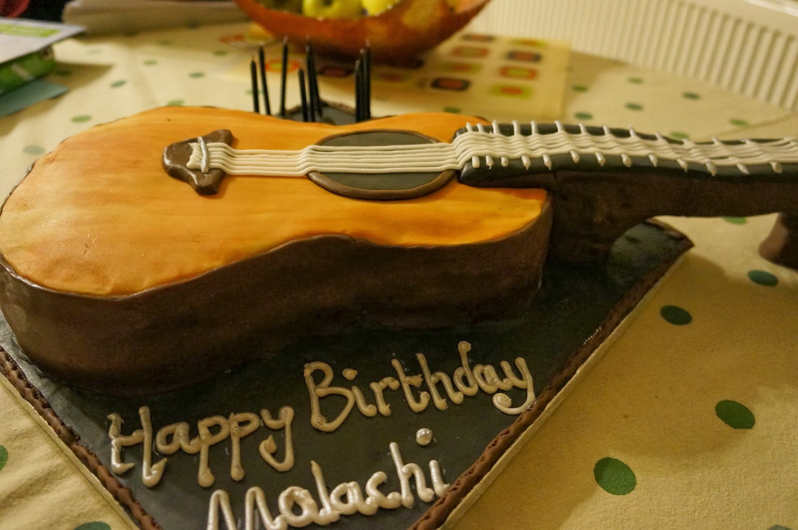 eatbakecake: cake...the acoustic guitar birthday cake