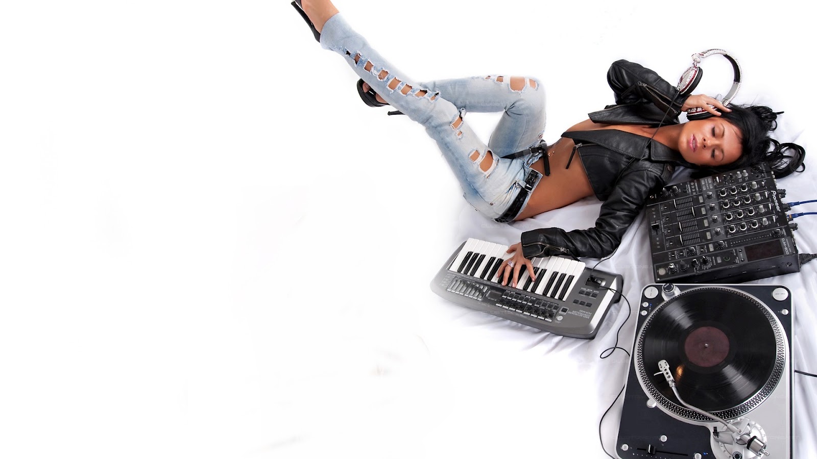 http://4.bp.blogspot.com/-or2YODbMKUs/Tz_sH9o2DkI/AAAAAAAAAcU/mGlITUWdhro/s1600/-vinyl-synthesizer-headphones-Hot-Dj-HD-Wallpapers-for-fullscreen-and-widescreen-desktop-background-Wallpaper-wallpapers-computer-8469-1920x1080.jpg