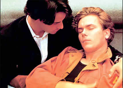 gay keanu reeves. Mike Waters (River Phoenix) y Scott Favor (Keanu Reeves) ... gay keanu reeves. Mike Waters (River Phoenix) y Scott Favor (Keanu Reeves) ...