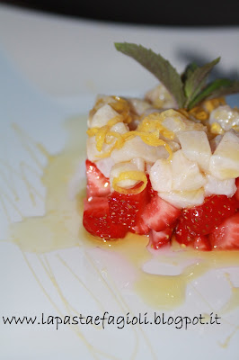 tartare di spatola con fragole, miele allo zafferano e fiocchi di sale al limone