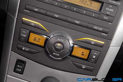 Toyota Corolla 2013 - ar-condicionado dual zone Toyota Corolla 2013 - ar-condicionado dual-zone