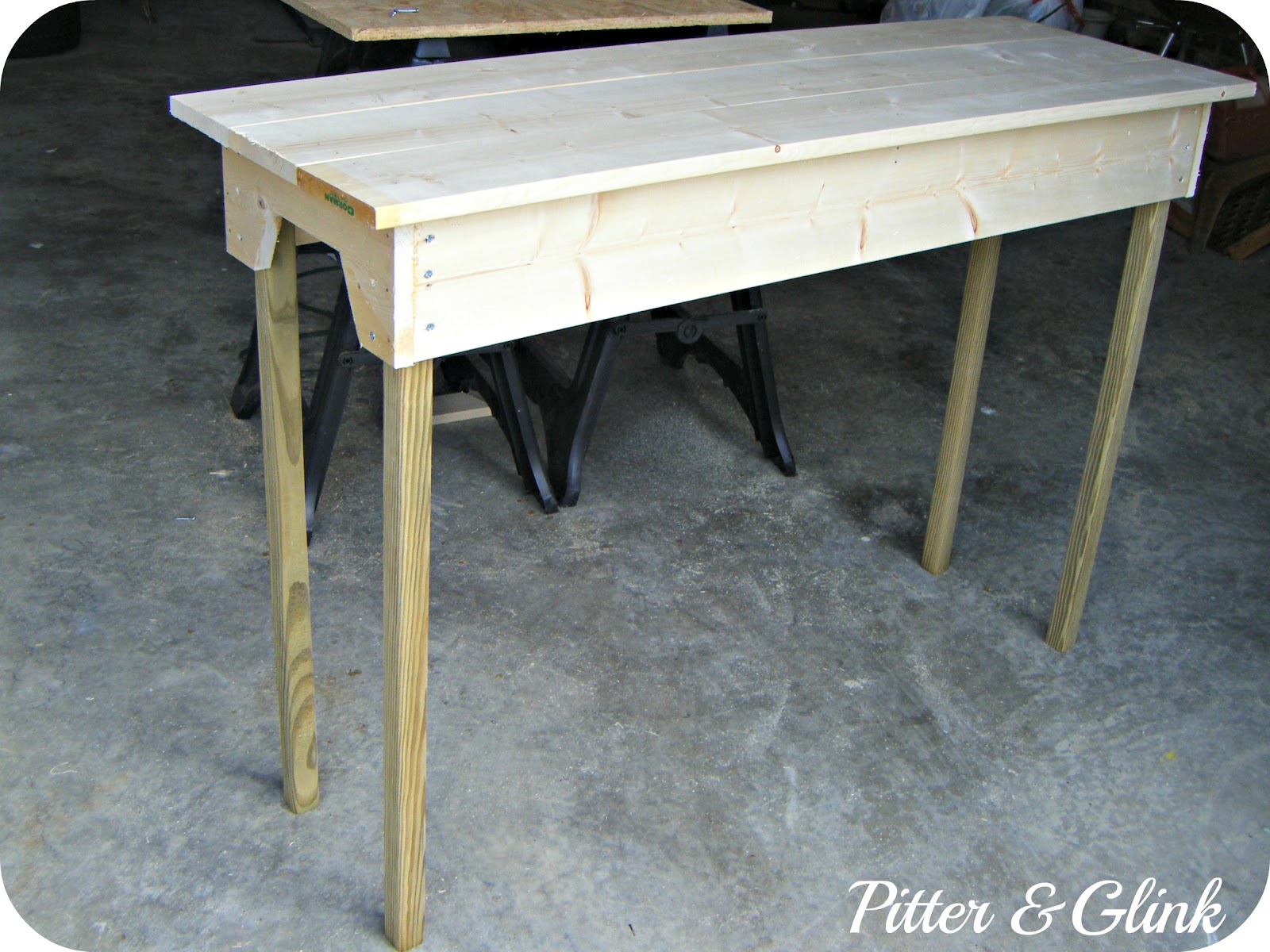 PitterAndGlink {DIY 20 VintageLooking Table}