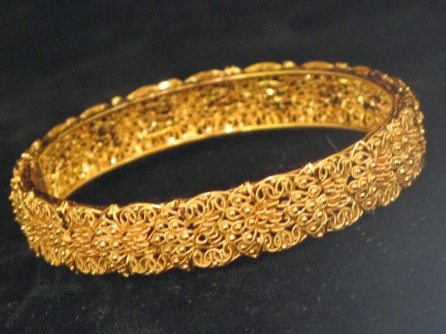 Gold And Jelwrey Arabic Style Bracelets In Very Diffe Prices Some Of World Most Expensive Jewelry Dubai Gold S