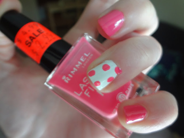 white accent nail with pink spots, how to make leopard print nails