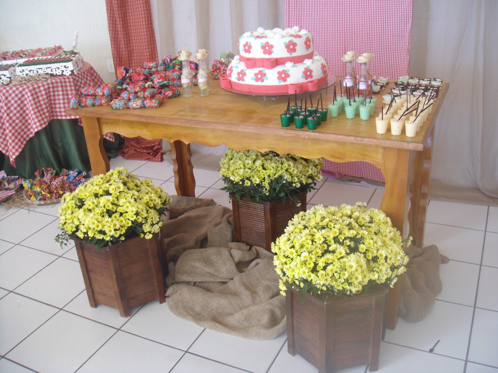 decoracao festa na roca:Embalagem de chita para o bolo prestígio, feito pelo atelier. decoracao festa na roca:Embalagem de chita para o bolo prestígio, feito pelo atelier.