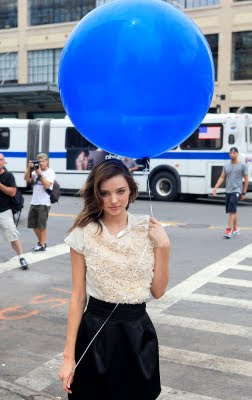 Miranda Kerr plays with a balloon