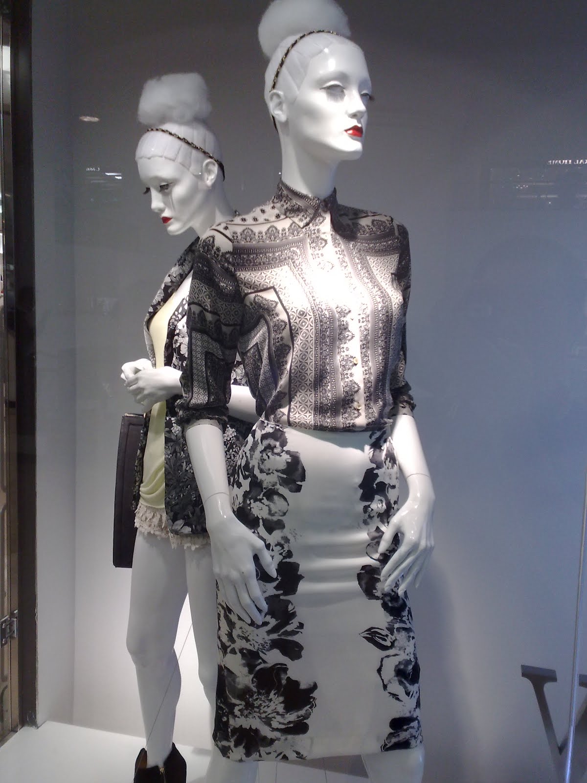 displayhunter: Zara: New women collection window display, part 2