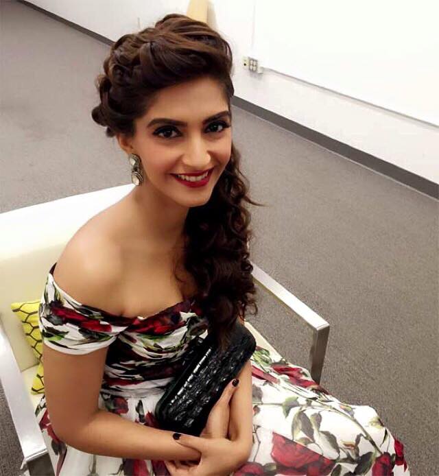 Sonam Kapoor Cute Smile Pic