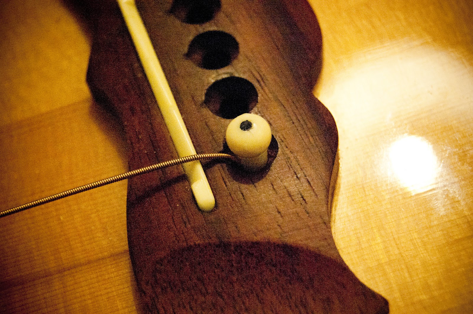 Guitart Restring an Acoustic Guitar