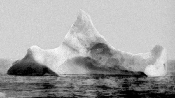 12. Dan ini dia gunung es yang disebut menenggelamkan takdir kapal Titanic (1912)