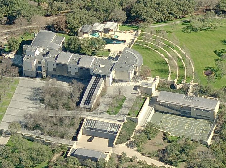 Celebrity Homes On a Hunt to Find the Biggest House in Texas Is 1