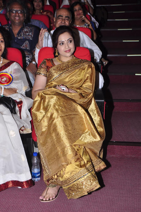 meena in saree actress pics