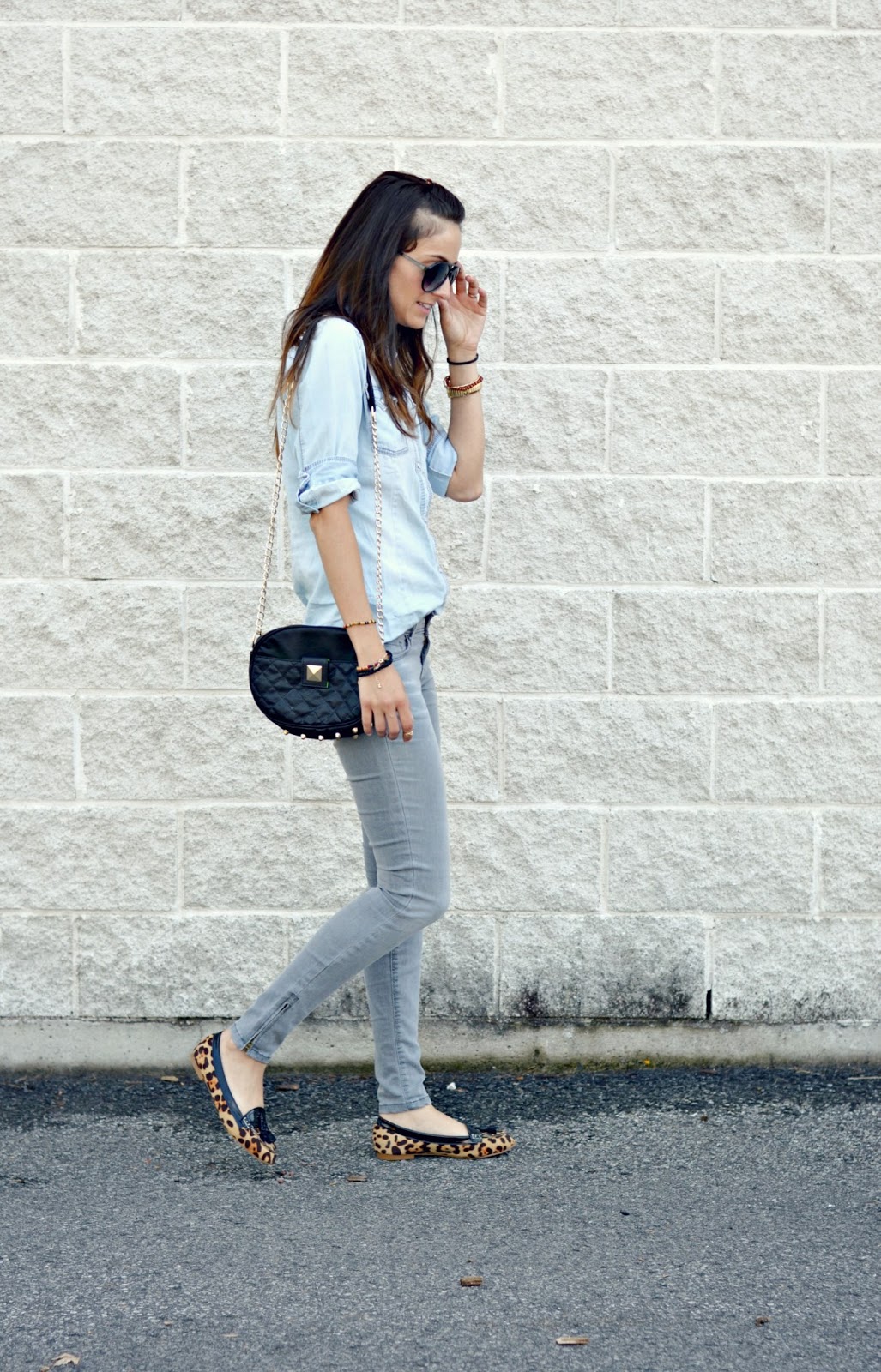 grey jeans light blue shirt